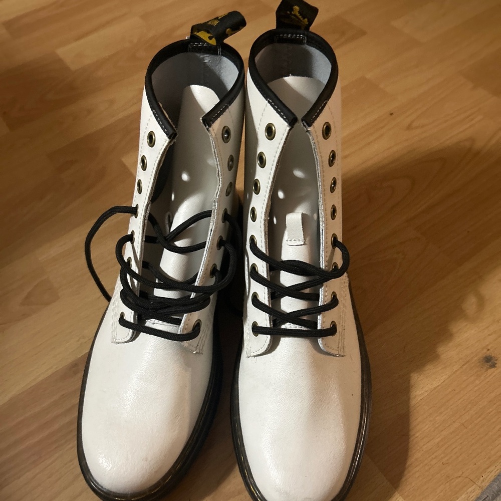 Doc Martens white